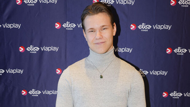 Nouseva kyky Alex Laine ei antanut armeijan hidastaa uraansa: ”Kesken metsäleirin tuli puhelu” Alex Laine Poikani Joel