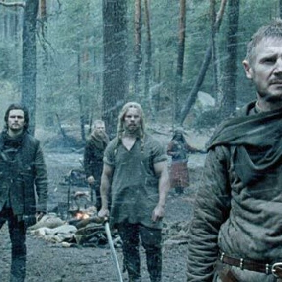 Ridley Scottin ohjaamassa Kingdom of Heavenissa punttisaleilta ja MM-tittelivoimailuista Hollywood-elokuviin päätynyt Jouko Ahola näytteli muun muassa Liam Neesonin, Orlando Bloomin ja Jeremy Ironsin rinnalla. Ridley Scottin ohjaamassa Kingdom of Heavenissa punttisaleilta ja MM-tittelivoimailuista Hollywood-elokuviin päätynyt suomalainen näytteli muun muassa Liam Neesonin, Orlando Bloomin ja Jeremy Ironsin kanssa.
