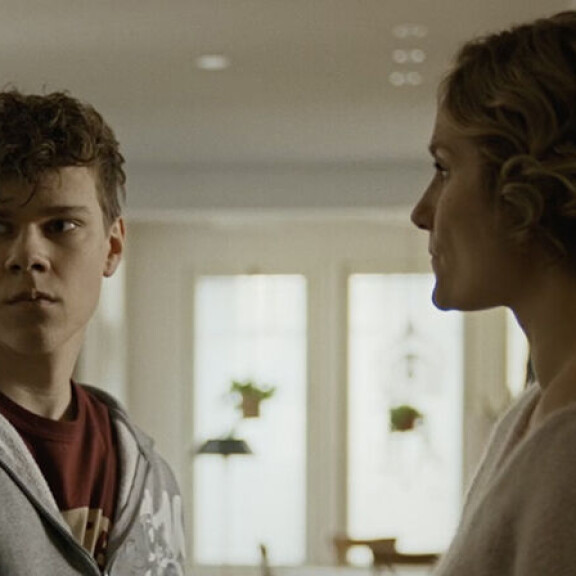 Alex Vainio ja Laura Malmivaara sarjassa Poikani Joel. Poikani Joel Laura Malmivaara Alex Laine