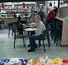 Esko elokuussa 2026 kotikaupunkinsa hypermarketissa.