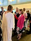 Arja keskusteli pitkät pätkät Kreikan suurlähettilään Natalia-Karageorgoun kanssa.