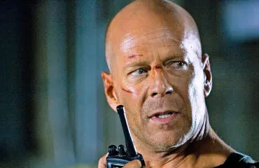 Sairaan Bruce Willisin surkeimman elokuvan Razzie-palkinto peruttiin kritiikkiryöpyn jälkeen