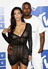 Kim Kardashian ja Kanye West olivat yksi maailman tunnetuimmista julkkispareista. He menivät naimisiin vuonna 2014, saivat neljä lasta ja erosivat myrkyllisesti vuonna 2021.