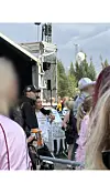 Ahti ja Shirly kuuntelivat J. Karjalaisen keikkaa kainaloittain sunnuntaina (16.8.). rahvaan yleisön seassa. Ahti ja Shirly asuvat nykyisin avoliitossa.