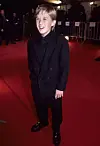 Haley Joel Osment Kuudennen aistin ensi-illassa Berliinissä vuonna 1999. Haley oli elokuvan tehdessään 10-vuotias.