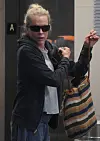 Kim Basinger kuvattiin arkisella asiointireissulla Beverly Hillsissä.