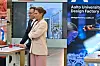 Prinsessa Victoria oli pukeutunut kauniiseen vanhan roosan väriseen housupukuun ja vaaleaan jakkuun.