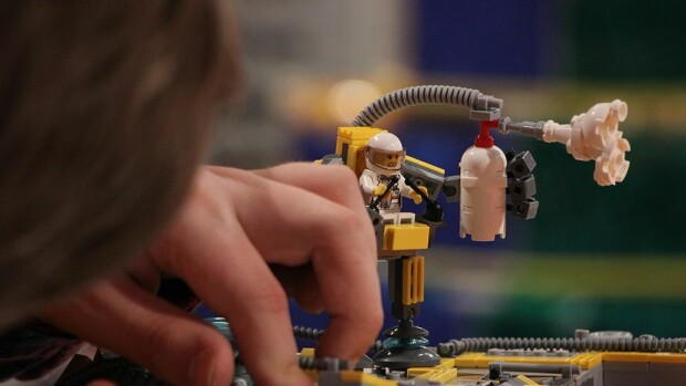 LEGO Masters Suomi: he kilpailevat himotusta palikkamestarin tittelistä Torni_tuhottava_taideteos_3_0cacf711a1.jpg