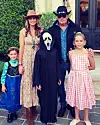 Vuoden 2023 halloweeniksi prinsessa Madeleine pukeutui lehmitytöksi.