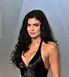 Kylie Jenner näyttävässä mekossa Vanity Fairin Oscar-juhlissa vuonna 2026.