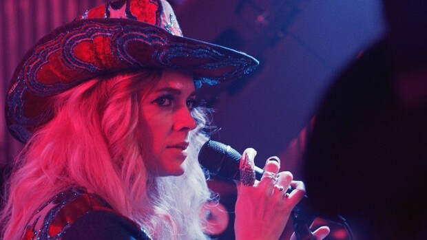 Solsidan-tähdeltä uusi draamasarja Harmonica – esittää aviokriisissä kärvistelevää country-laulajaa Harmonica_Josephine_Bornebusch_elisaviihdeviaplay_b60b9f4e9c.jpg