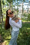 Alisan kanit rakastavat pahvisia porkkanataloja. Metsästä voi hakea turvallisia oksia, joskin hänen kaneilleen kelpaavat parhaiten omenapuun oksat.