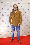Jonne Aaron nousi julkisuuteen ysärin lopussa Negative-yhtyeen keulahahmona. Yhtye jäi määrittelemättömän pitkälle tauolle vuonna 2013, ja samassa Jonne hyppäsi soolouralle. Elokuussa nähtiin harvinainen paluukeikka, kun Negative esiintyi 13 vuoden tauon jälkeen Tampereen Tammelan stadionilla järjestetyssä Manserock stadionilla -konsertissa.
