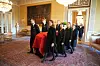 Marius arkkua kantamassa. Kuvassa etualalla kruununprinsessa Ingrid Alexandra ja prinsessa Märtha Louise.