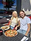 Iiris ja Leevi vaalivat romanttisia yhteishetkiä.
