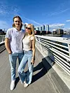 Leevi on syntynyt Los Angelesissa, Iiris on puolestaan kotoisin Varkaudesta.