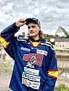 Porvoon Huntersia edustava Leevi kertoo ystävystyneensä Veeran poikaystävän kanssa.