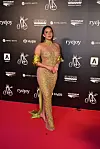 Sara Chafak päällään nakumekko.