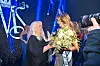 Tätä et nähnyt tv:ssä! Uunituoreen Miss Suomen äiti riensi onnittelemaan tytärtään.