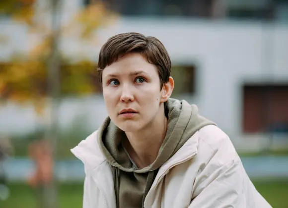 Kotimainen scifisarja Jälkeläiset sai päätähti Nika Savolaisen pohtimaan geenimuuntelua