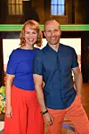 Hektisen tv-työn ohella Mikko tykkää rauhoittua viikonloppuisin vaimonsa ja lastensa seurassa kotona.