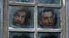 Kenneth Branagh ja Ryan Reynolds elokuvassa Mayday.