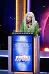 Sini Laitinen. Jeopardy! Suomi. Saku Tiainen/Warner. Bros Discovery.