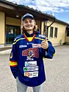 Leevi Selänne kuvattuna Porvoon jäähallin edustalla.