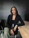 Sarah Dzafce on missihommien jälkeen nähty haastattelemassa muun muassa kamppailijoita Ice Cagessa.