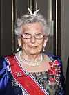 Astrid käytti mieluusti erikoisempiakin koruja edustustehtävissä, eikä suinkaan jättänyt niitä pölyttymään.
