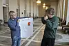 Teemu oli innoissaan saadessaan Seiskan t-paidan ja totesi sen menevän heti käyttöön eduskunnan eri urheilukerhoissa.