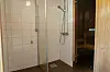 Kuva ankeista suihkutiloista.