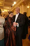 Sinikka ja Alpo Linnan juhlissa 2002.