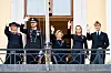 Kuningasperhe osallistuu rakastetun prinsessan hautajaisiin. Kaikki eivät kuitenkaan pääse paikalle.