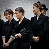 Maud, Leah ja Emma kuvattuna kuningas Haraldin hautajaisissa.