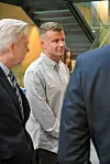 Ex-pokerihai Jens Kyllönen odotteli istunnon alkua tyynenä. Kuva Helsingin käräjäoikeudesta 1.10.