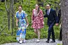 Kruununprinsessa Victoria, prinsessa Estelle ja prinssi Daniel patsaan paljastustilaisuudessa kesällä 2026.