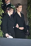 Kuvassa Märtha Louisen tyttäret Maud ja Leah Behn kuningas Haraldin hautajaisissa 9. syyskuuta.