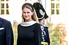 Madeleine edusti hovin pukukoodin mukaisesti mustavalkoisessa asussa valtiopäivien avajaisissa 29. syyskuuta.