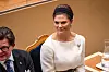 Kruununprinsessa Victoria mustassa pannassaan valtiopäivillä.