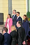 Aurinko helli Espanjan kuningasparin valtiovierailun alkaessa.