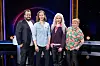Kalle Lamberg kilpailuttaa Jeopardyn viimeisessä semifinaalissa Tinja-Riikka Korpelaa, Sini Laitista ja Minna Kivelää. Saku Tiainen/Warner Bros. Discovery.