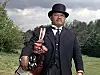 Oddjob (Harold Sakata) elokuvassa 007 ja Kultasormi.