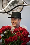 Niko Saarinen esittelee Espanjan-asuntoaan, jossa hän majailee kaksi kuukautta Love Island Suomi -ohjelman kuvausten ajan.