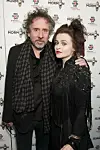 Tim Burton ja Helena Bonham Carter kuvattuina maaliskuussa 2013. He erosivat vuonna 2014.