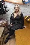 Henna poseerasi Seiskalle vuonna 2021.