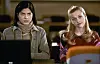 Selma Blair ja Reese Witherspoon Blondin kosto -elokuvassa vuonna 2001.
