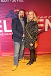 Kari jakaa antaumuksella kiitosta Milla-vaimolleen.