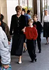 Prinssi Harry äitinsä, prinsessa Dianan kanssa vuonna 1993.