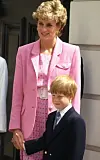 Prinssi Harry onnistui muistamaan äidistään jo unohtamiaan asioita hajuveden avulla. Arkistokuva, prinsessa Diana ja prinssi Harry.